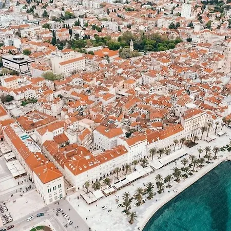 Апартаменти Korkyra-old Town With Private Terrace Спліт