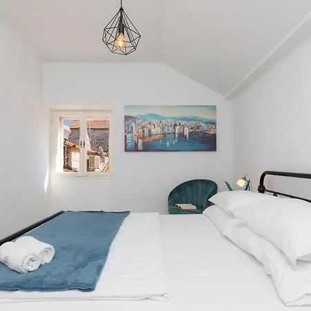 Апартаменти Korkyra-old Town With Private Terrace Спліт